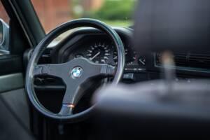 Image 43/71 of BMW 325i (1989)