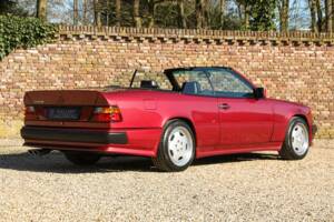 Bild 30/50 von Mercedes-Benz 300 CE-24 3.4 AMG (1993)