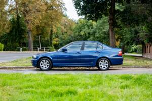 Image 15/38 of BMW 325i (2002)