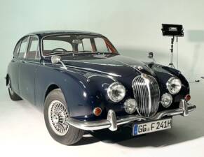 Image 1/22 of Jaguar 240 (1968)