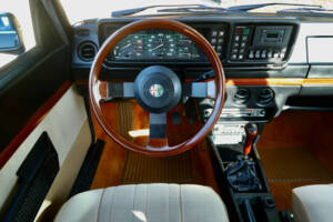 Immagine 12/50 di Alfa Romeo Alfetta 2.0 (1984)