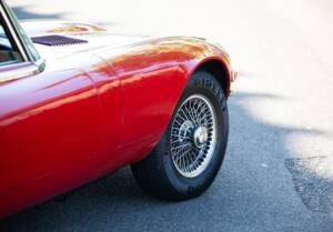 Immagine 14/39 di Jaguar E-Type V12 (2+2) (1973)