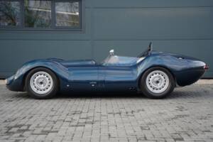 Image 6/50 of Lister Knobbly (1958)