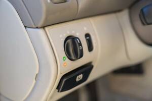 Image 36/50 of Mercedes-Benz CLK 200 (1997)