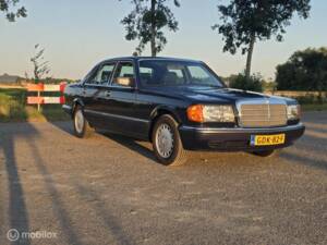 Image 7/50 de Mercedes-Benz 300 SE (1989)