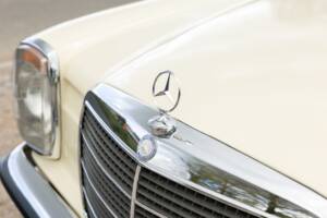 Afbeelding 33/40 van Mercedes-Benz 230 (1976)