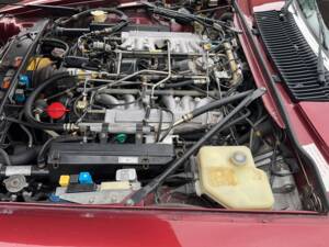 Image 19/23 of Jaguar XJ-S V12 (1990)
