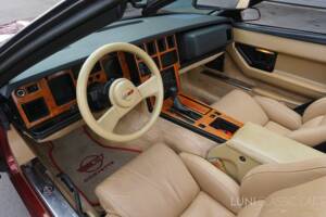 Afbeelding 30/45 van Chevrolet Corvette Convertible (1988)