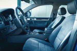 Image 11/15 of Volkswagen Touareg W12 (2007)