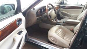 Image 10/11 of Jaguar XJ 8 4.0 Executive (1998)