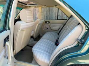 Bild 8/21 von Mercedes-Benz 190 E 2.3 (1991)