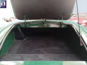 Image 41/57 of Jaguar XK 120 SE OTS (1953)