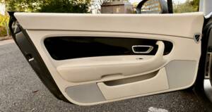 Image 30/50 of Bentley Continental GTC (2011)