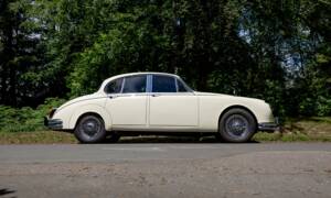 Image 2/50 de Jaguar Mk II 2.4 (1967)