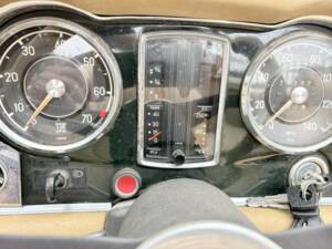 Image 25/50 de Mercedes-Benz 280 SL (1970)
