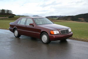 Immagine 2/69 di Mercedes-Benz 500 SE (1992)