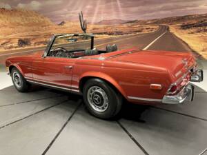 Image 8/35 de Mercedes-Benz 280 SL (1969)