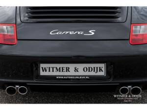 Image 23/32 of Porsche 911 Carrera S (2005)