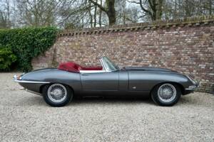 Immagine 18/50 di Jaguar E-Type 3.8 (1961)