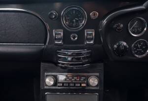 Bild 21/27 von Aston Martin DB 6 Mk II (1971)