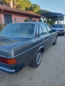 Bild 17/44 von Mercedes-Benz 240 D (1981)