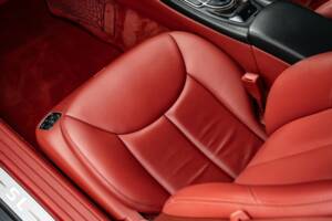 Image 22/47 of Mercedes-Benz SL 600 (2004)