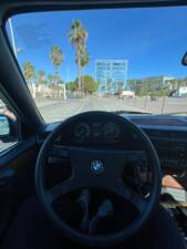 Image 23/36 of BMW 745i (1985)