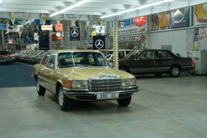 Image 17/50 de Mercedes-Benz 280 SE (1975)