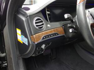 Bild 15/99 von Mercedes-Benz Maybach S 500 (2015)