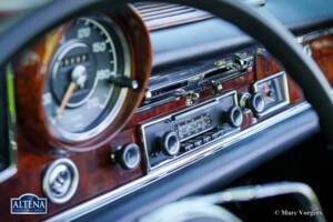 Image 37/52 of Mercedes-Benz 220 SE b (1963)