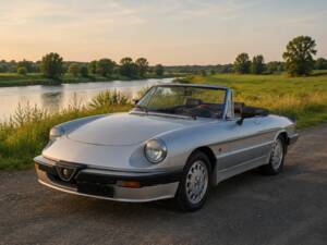 Bild 1/8 von Alfa Romeo 2.0 Spider (1988)