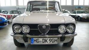 Image 1/34 de Alfa Romeo Giulia Nuova Super 1600 (1974)