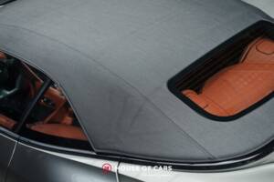 Image 13/25 of Aston Martin DBS Superleggera Volante (2020)