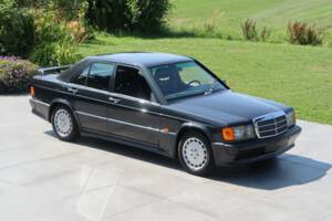 Immagine 8/50 di Mercedes-Benz 190 E 2.3-16 (1986)