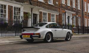 Image 3/33 of Porsche 911 Carrera 3.2 (1988)