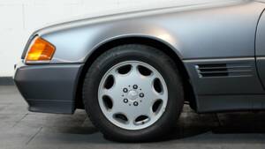 Image 27/34 of Mercedes-Benz 500 SL (1991)