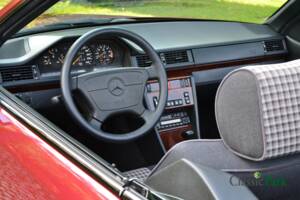 Bild 28/50 von Mercedes-Benz E 200 (1994)
