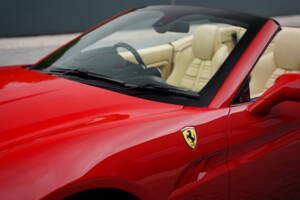 Image 48/50 of Ferrari California (2010)