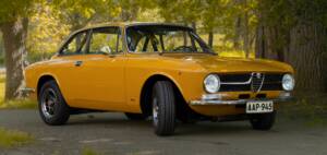 Image 2/5 de Alfa Romeo Giulia 1600 GT Junior (1972)