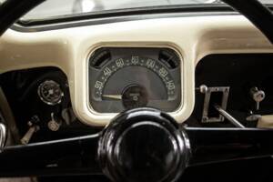 Immagine 21/35 di Citroën Traction Avant 11 légère (1955)