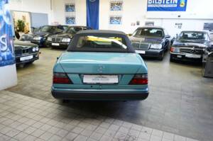 Afbeelding 14/50 van Mercedes-Benz 300 CE-24 (1993)
