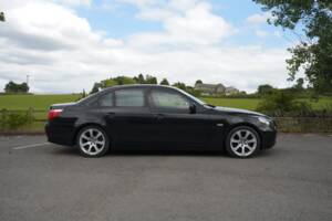 Bild 8/48 von BMW 550i (2006)