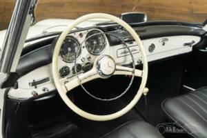 Image 13/19 of Mercedes-Benz 190 SL (1962)