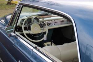 Image 12/27 de Mercedes-Benz 280 SE 3,5 (1971)