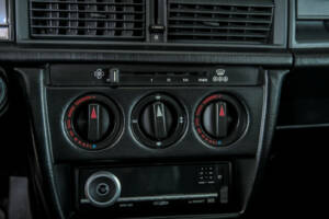 Image 19/50 of Mercedes-Benz 190 D (1985)