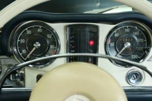 Image 17/50 of Mercedes-Benz 280 SL (1968)