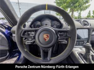 Image 27/50 of Porsche 718 Cayman GT4 RS Weissach (2025)