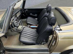 Image 17/49 of Mercedes-Benz 280 SL (1971)
