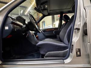 Bild 21/49 von Mercedes-Benz E 320 T (1993)