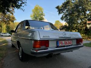 Imagen 16/28 de Mercedes-Benz 200 (1975)